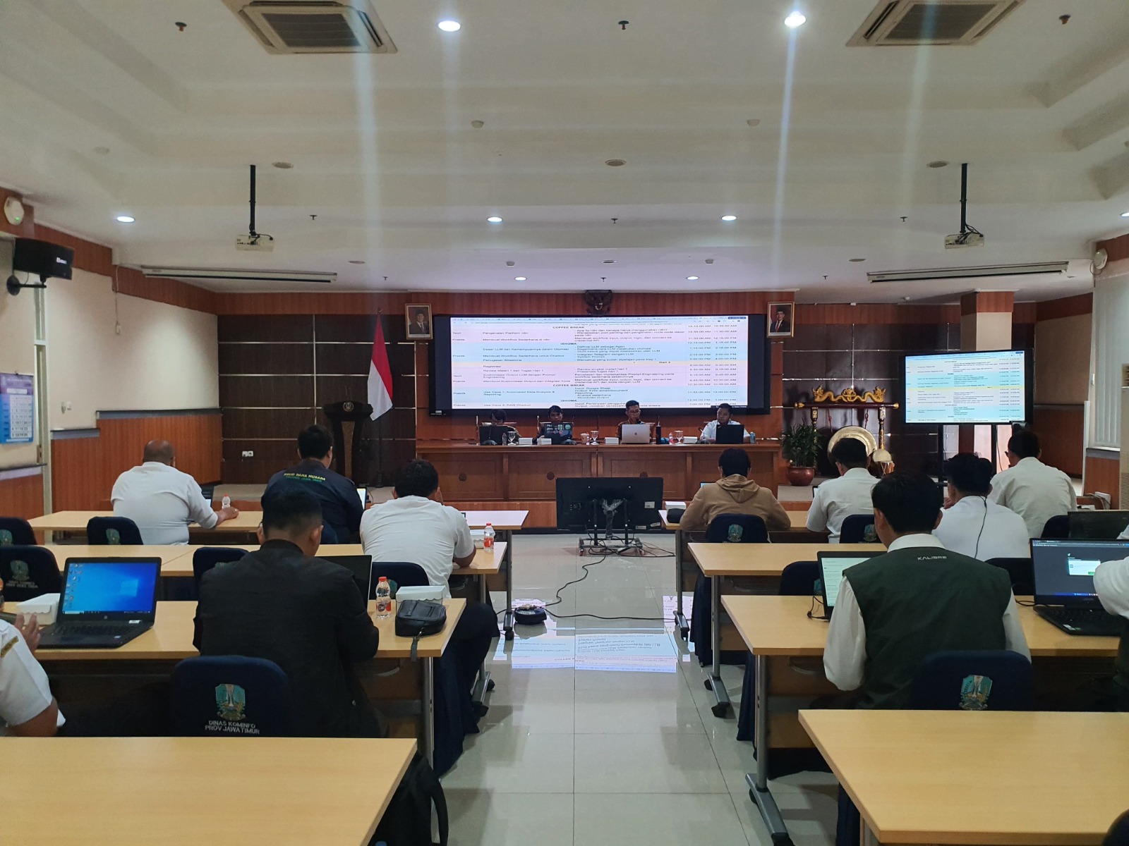 Diskominfo Jatim Gelar Pelatihan AI untuk Otomasi Berbasis LLM