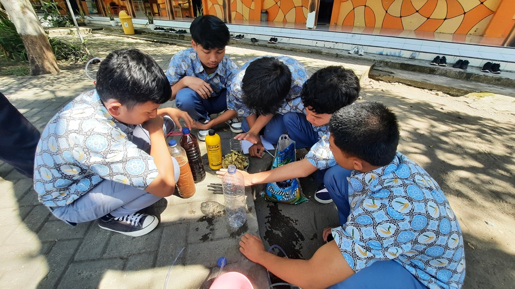 DLH Lumajang Perluas Program Eco Pesantren: Tanam Kesadaran Lingkungan pada Generasi Santri