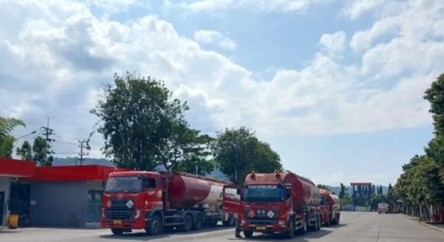 Pertamina kerahkan 79 mobil tangki BBM dampak jalur Gumitir ditutup