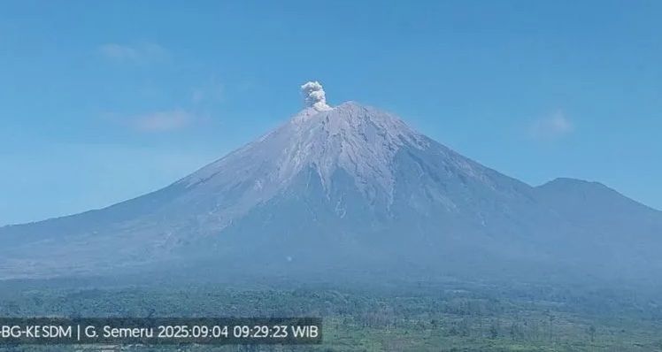 Gunung Semeru Kembali Erupsi, Warga Diimbau Waspada