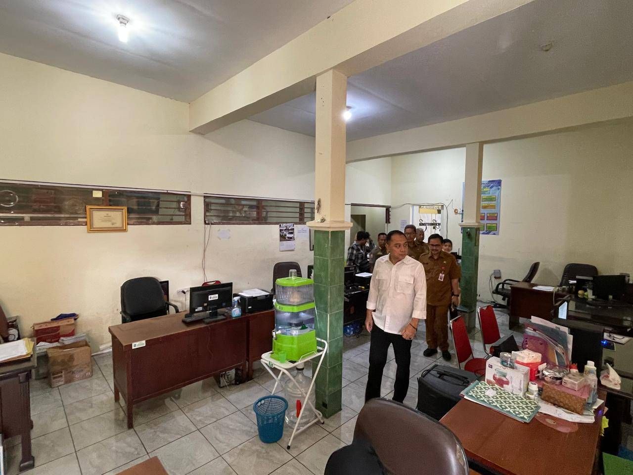 Sidak di Kelurahan, Wali Kota Surabaya Eri Cahyadi Murka Minta Pelayanan Publik di Kelurahan Dibenahi