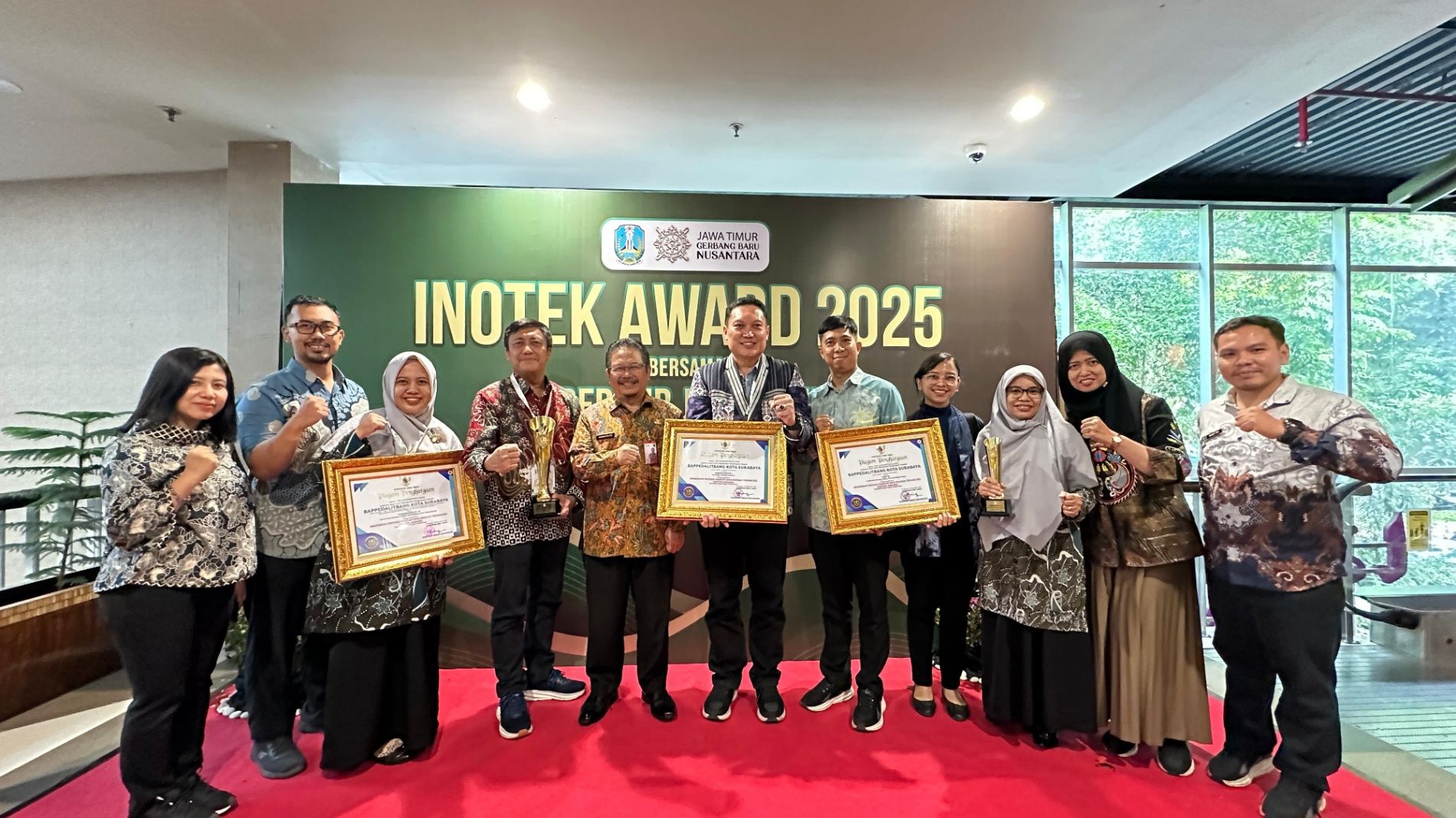 Kota Surabaya Raih Prestasi di Inotek Award Jatim 2025, Kampung Semanggi Jadi Juara Inovasi Daerah Terbaik