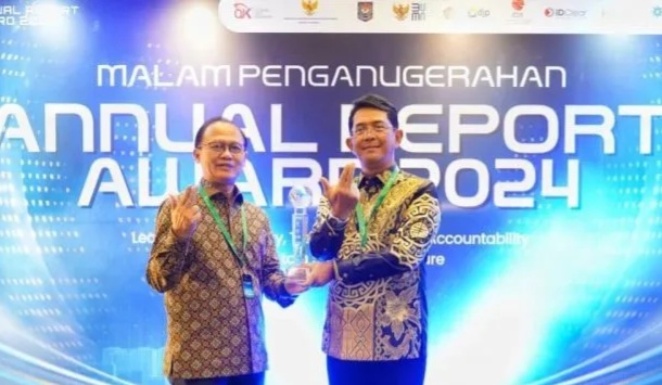 Bank Jatim Raih Penghargaan BUMD Go Publik Keuangan di Annual Report Award 2025