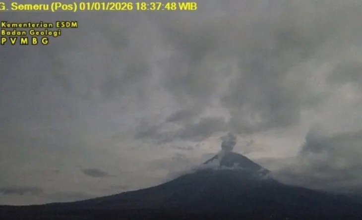 Gunung Semeru Meletus Empat Kali dalam Sehari dengan Tinggi Kolom Abu Mencapai 1.000 Meter