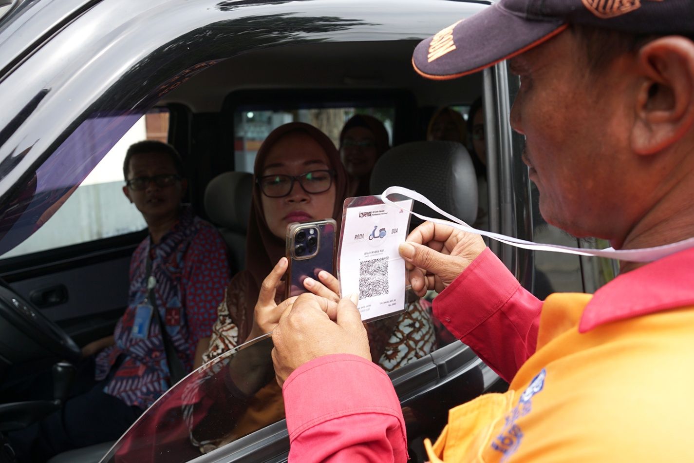 Eri Cahyadi Tegas Dan Ancam Jukir Liar Yang Intimidasi Warga Surabaya Terkait Parkir Non-Tunai