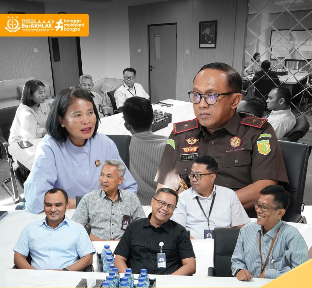 Buka Ruang Sinergi, Wakajati Jatim Terima Silaturahmi EVP PT Pos Indonesia Regional V