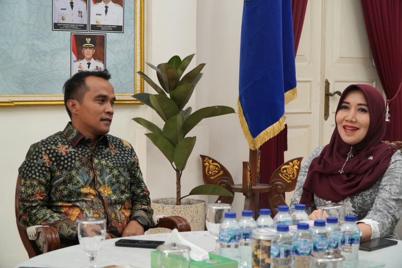 Lia dan Bupati Bangkala 1